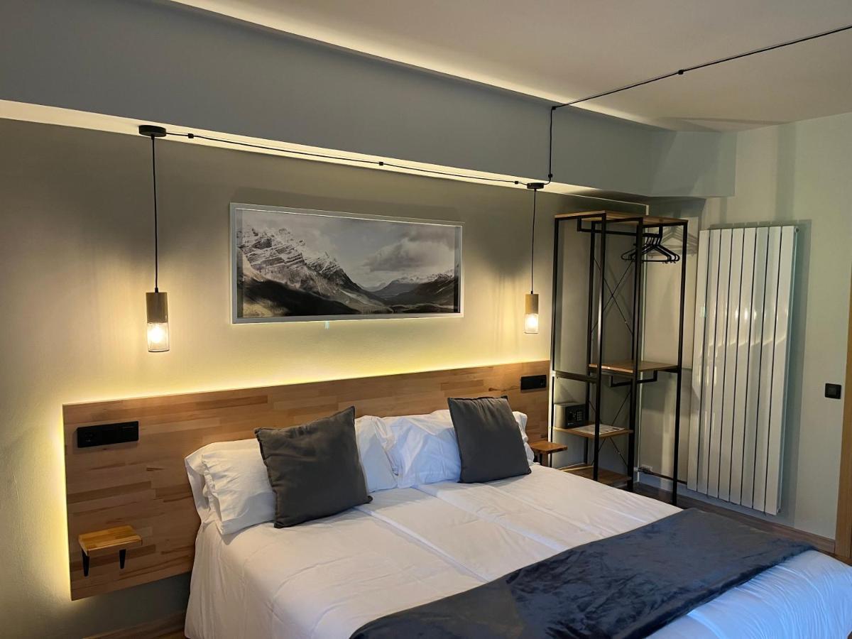 Double Room Balcony,1415678604:JPEG